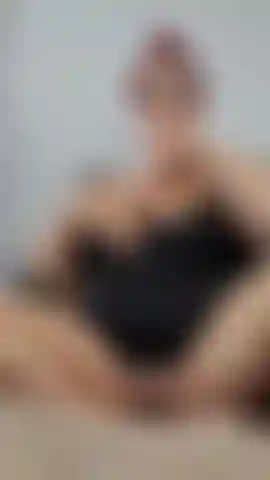 L'ovulazione rende la mia figa super bagnata e i miei ormoni fuori controllo! Uso il mio giocattolo da 10 pollici per scoparmi la figa e alzo il mio vibratore fino in fondo per avere un bel grande orgasmo! Ti mostro quanto è bagnato il giocattolo dopo e puliscilo! Audio!