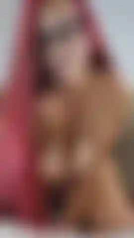 Ti piace vedere le mie tette pendere? Che ne dici della mia faccia da "o"? Che ne dici di entrambi insieme? Guardami giocare con le mie tette cadenti sulle mani e sulle ginocchia e poi cavalcare la mia vibrazione finché non vengo nelle mie mutandine con un primo piano delle mie tette pendenti e del viso nell'inquadratura..... ( Audio! ).