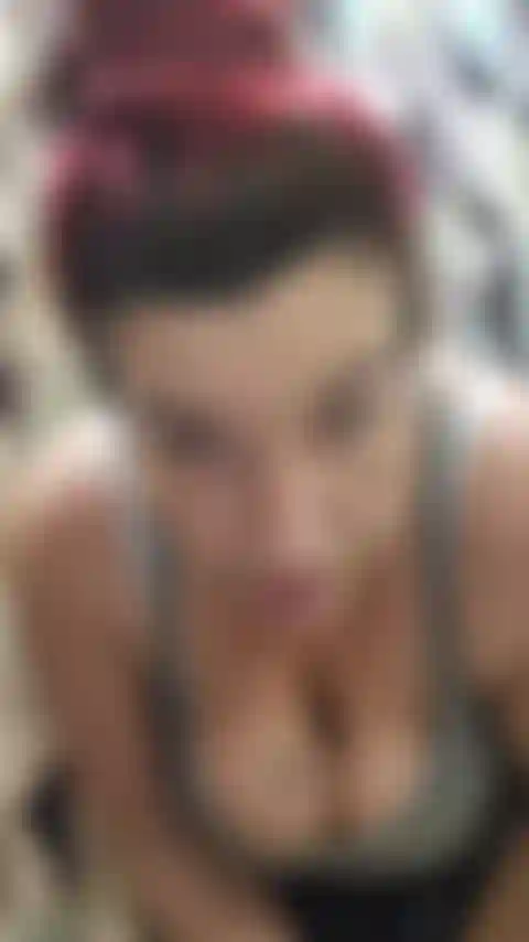 2 Tra le cose che preferisco fare nello stesso video! Succhio i miei capezzoli lattiginosi e tiro fuori il latte, poi lo lascio scorrere tutto sulle mie enormi tette che allattano, poi faccio la gola profonda e mi imbavaglio nel mio vibratore e mi faccio un enorme sputo, un pasticcio di sputo lattiginoso! - Audio!