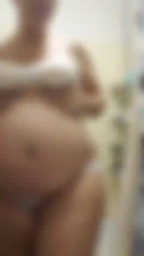 32 Incinta di una settimana, mi faccio una bella doccia calda e uso il soffione del mio buon vecchio amico fidato per far pulsare il mio clitoride in un bel grande orgasmo!:) Audio!