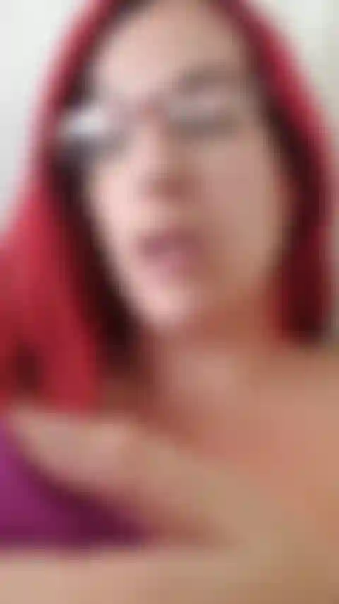 Dopo 24 ore frustranti senza un vero cazzo, senza orgasmi e troppe fottute prese in giro, inclusa la mia vibrazione che moriva durante un video di masturbazione, ho caricato quella cagna, sono sgattaiolato via e me ne sono preso cura. Lol.