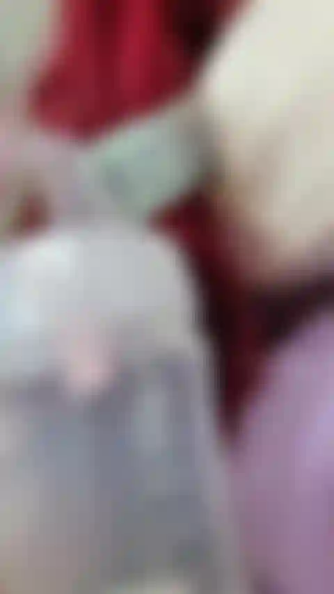 Ho registrato una piccola clip mentre mi pompavo le tette al mattino;) guarda come le mie tette si abbassano nella pompa!