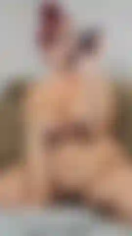 Guardami mentre faccio rimbalzare le mie tette flosce e incinte mentre cavalco il mio dildo nero da 9 pollici. Poi mi scopo a pecorina prima di girarmi e scoparmi mentre ti parlo sporco e ti dico che voglio che tu mi riempia la figa con un carico enorme! 20 Settimane!