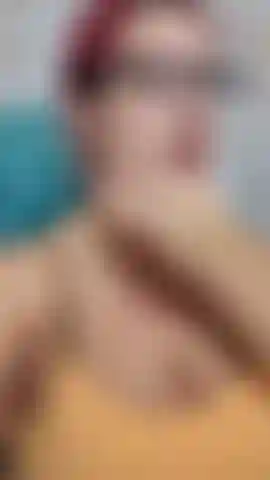 Metto in mostra la mia pancia incinta di 21 settimane e poi mi spalmo la lozione su tutta la pancia. La mia pancia è già così grande! Audio! 21 Incinta di settimane!