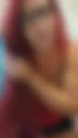 Ti stuzzico con una gonna nera corta e un perizoma e ti faccio divertire mentre dondola e schiaffeggia il mio enorme bottino! Mi metto a quattro zampe e ti dico di venire sulla mia figa grassa e sul mio buco del culo mentre mi spalanco con entrambe le mani con un conto alla rovescia per lo sperma! 17 Incinta di settimane!