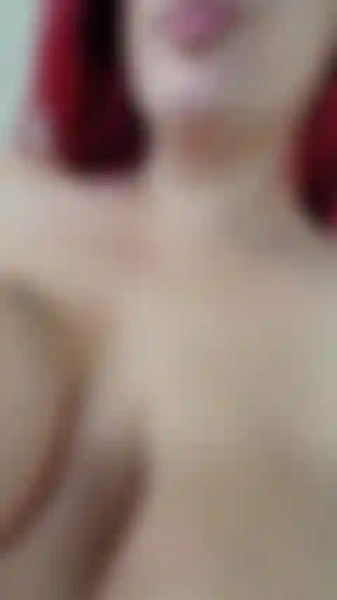 Solo il gusto di succhiare il latte dai miei capezzoli e lasciarlo scorrere sulle mie tette!