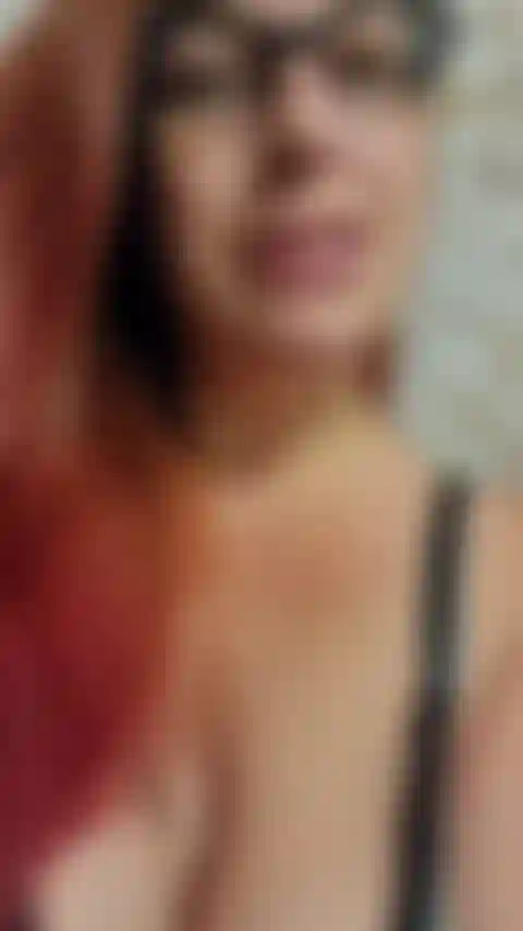 Squirto latte e lo succhio mentre parlo di te che mi allatti, mi strofino l'olio sulle tette e questo mi eccita, quindi mi spoglio e mi masturbo mentre schizzi latte finché non vengo! Audio!