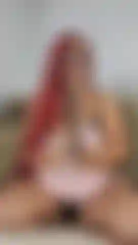 Scopo per la prima volta il mio nuovo dildo nero da 9 pollici! Lo cavalco, mi scopo a pecorina, poi mi scopo la figa mentre uso la mia vibrazione e vengo non una ma due volte! Alla fine ti mostro il mio sperma sopra e poi lo lecco per pulirlo (audio).