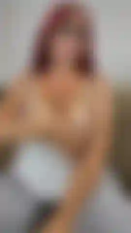 Non mi sono fatta venire per tutta la settimana! Tiro fuori le tette e gioco con loro, abbasso i leggings e le mutandine, mi sdraio e faccio vibrare il clitoride finché non raggiungo un bel grande orgasmo! ( Audio).