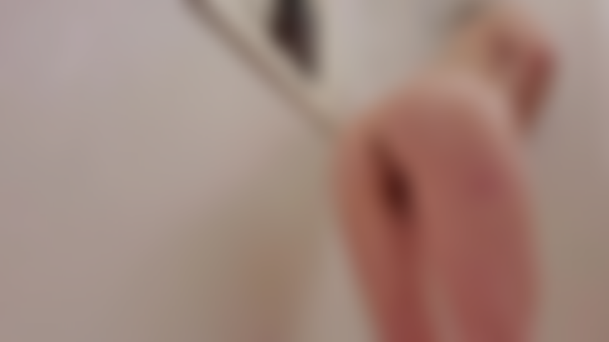 L'ora della doccia con una piccola troia anale in forma