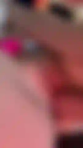 Primo piano di me che mi scopo la figa con un dildo (rasata) 💦.