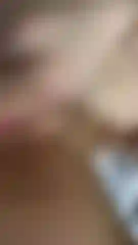 Guardami mentre mi stuzzico la figa.