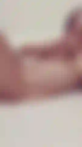 Toccando il mio prezioso culo.