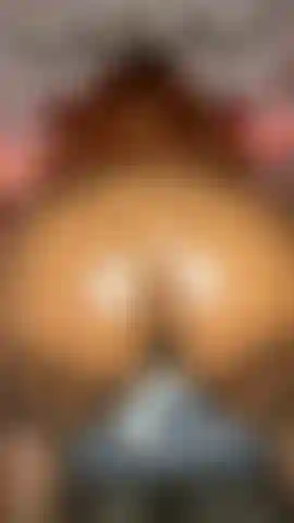 Sculacciate con olio sul culo che twerkeggia.