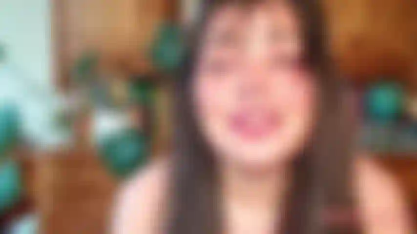 Gioco joi: sei ossessionata dalle fossette pelose.