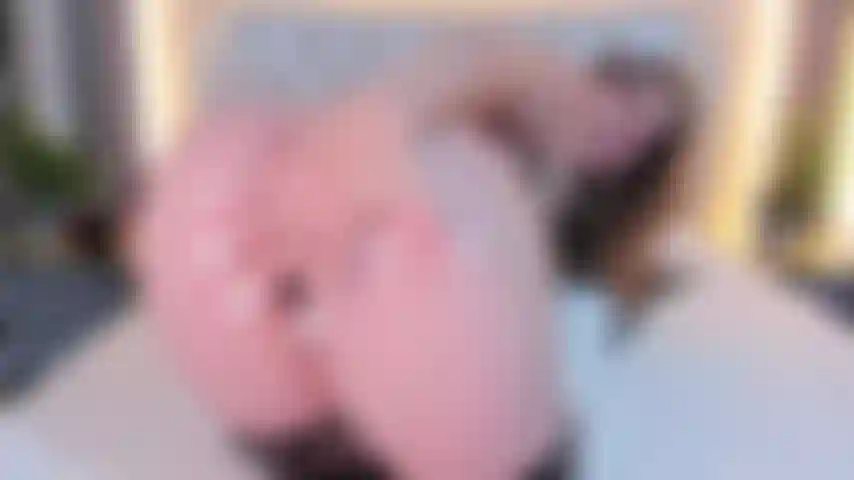 Whip my huge, oiled ass, give me the sweet pleasure of pain!