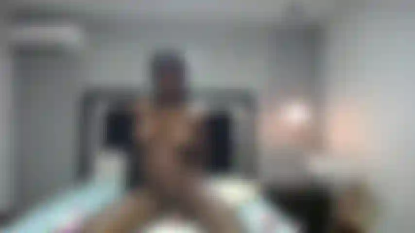 Che cavalca il mio dildo e fa rimbalzare il mio seno.