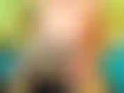 Cougar milf che salta il cuscino e schizza.