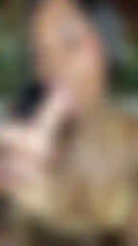 La mia bocca è molto profonda e ama i cazzi.