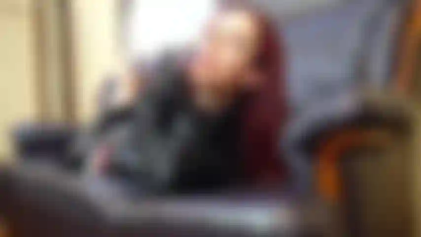 Pelle, fumo e piedi.