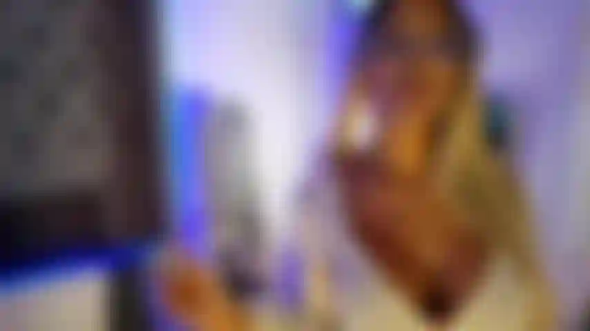 L'insegnante di russo usa un enorme cazzo di cavallo per una lezione a 5 stelle.