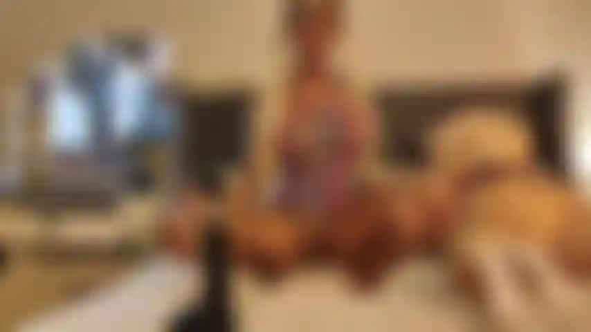 Vestito nuovo per una nuova esperienza anale.