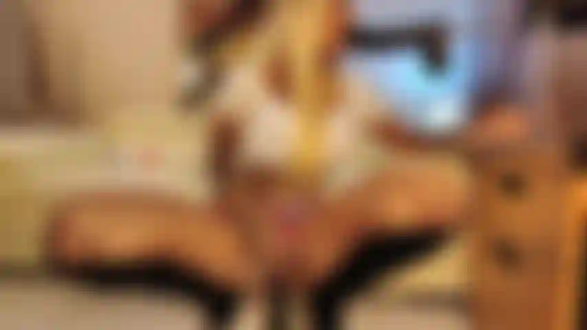 Spettacolo d'oro bonus che succhia un dildo bbc dopo la scuola.