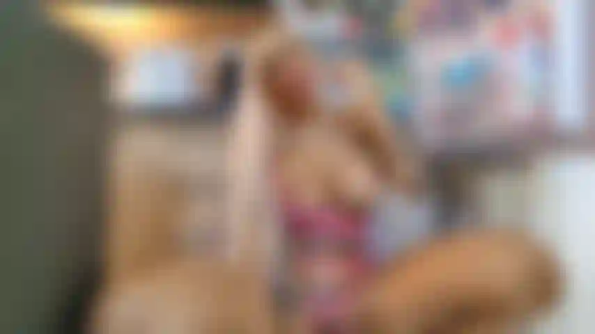 Cazzo di figa cremoso con un grosso dildo.