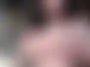 Questa è per tutti gli amanti del feticismo del fumo: 3 io seduta in topless al sole che mi godo la tua compagnia in silenzio, fumando e giocando con le mie tette. Ahh, che atmosfera rilassante.