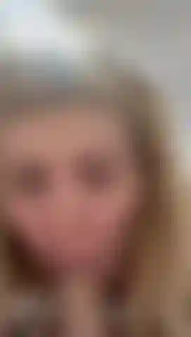 Gola profonda sciatta.