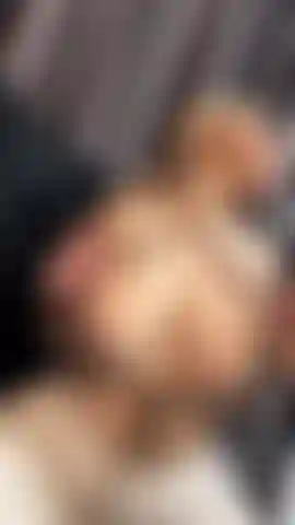 Che rimbalza sulle tette con lo sputo.