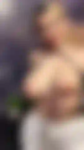 Massaggio con tette enormi.