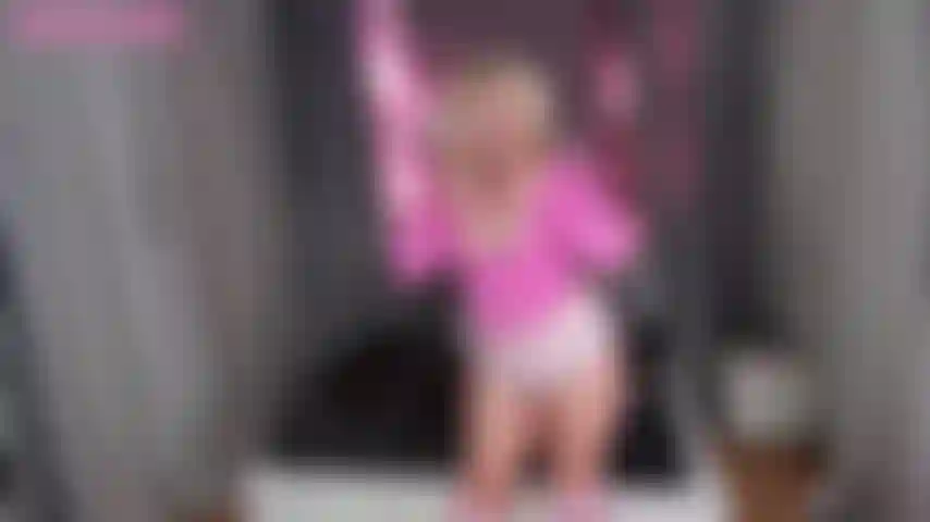 Trailer***sbattimi la figa finché non vengo sul tuo cazzo, papi!