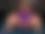 Strofino l'olio di cocco sulle mie tette piene di latte e massaggio l'olio di cocco e il mio latte materno sulla pelle del mio seno!