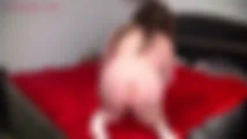 Courtney ha il gas! Cum divertiti con me! So che ti piacciono grandi, rumorosi e lunghi, sii felice di non doverli annusare! Lascia che la mia flatulenza risvegli i tuoi sensi e bruci le tue narici!