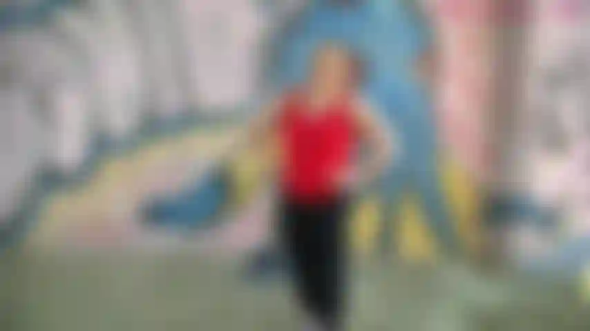 Gioco con la mia figa in pubblico - tutti questi covid 19 rifugi in ordine mi stanno facendo impazzire! Quindi guardami mentre gioco con la mia piccola figa bagnata mentre sono seduta sul lato di un sentiero pubblico!