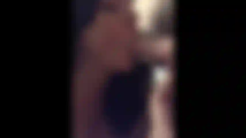 Un giorno ero in webcam e mi sono eccitata così tanto che avevo bisogno di essere scopata. Per fortuna mio marito mi ha aiutata!