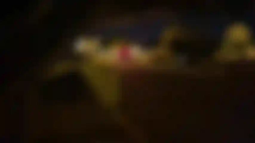 Voyeur parte 1. Sono tornata a casa da una festa una sera e un guardone mi ha guardata mentre facevo la doccia e mi masturbavo con il mio giocattolo preferito e il vibratore. Ha cercato di ricattarmi, ho pensato che fosse eccitante!