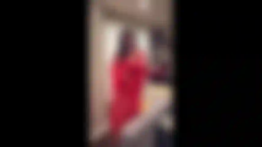 Vestaglia rossa trasparente e seduzione! {Video completo 9 min!}.