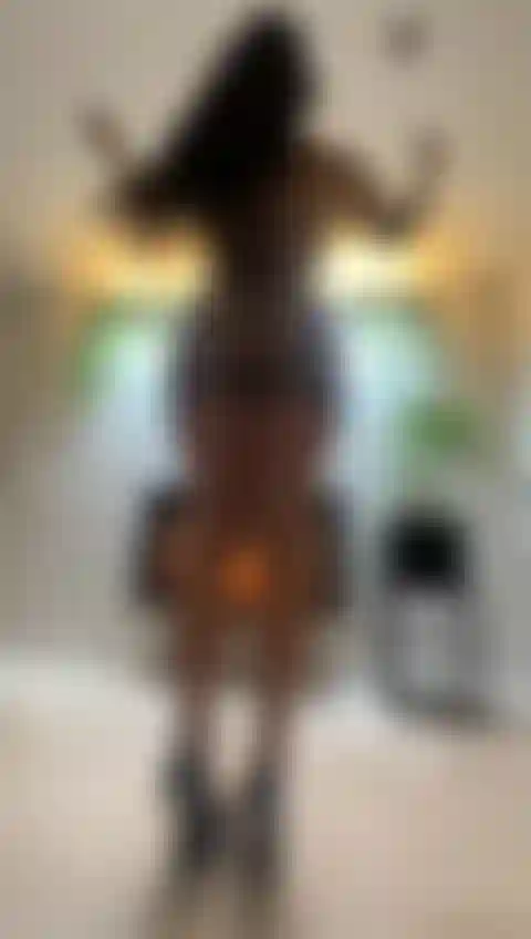 Ops! Vestito in modo impertinente.