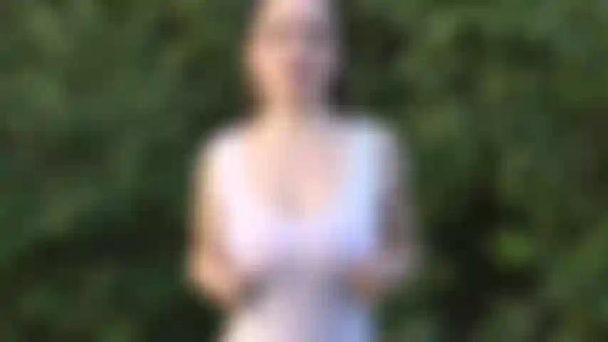 Le tette oleose che rimbalzano e adorano il culo.