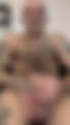 Spettacolo privato di figa e cumino per papà, come me.