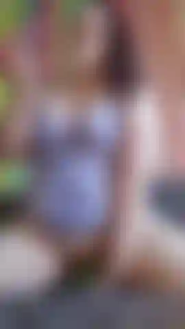 Mi sono sentita così carina! Sblocca per vedere la mia gola e la mia figa scopate da alcuni cazzi colorati! Include anche tette che rimbalzano, cavalcate e diversi orgasmi. 🫠.