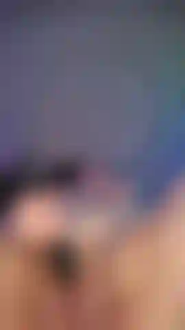 Acquista per vedermi sovrastimolata e venire fortissimo fino a restare senza fiato sotto il mio vibratore troppo potente. Avrai un primo piano della mia figa bagnata dopo. 😈.