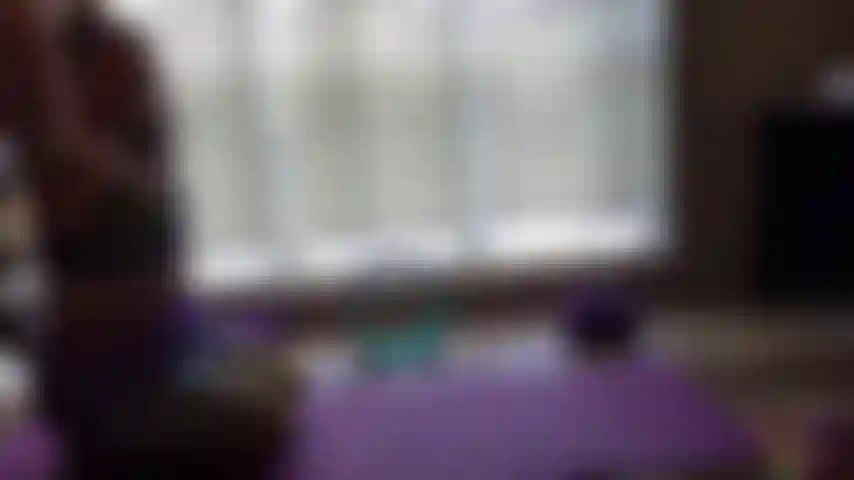 Watch a cute slut do yoga 😜