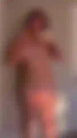 Mi metto il gelato sul corpo.