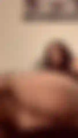 Mi tolgo un grosso dildo di vetro dal culo.