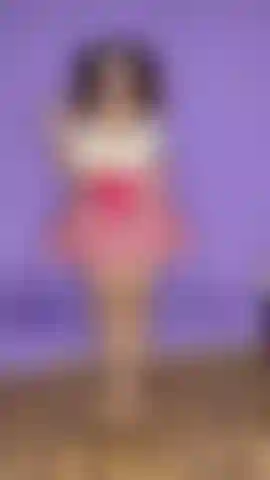 La ragazza di papà implora di succhiare e farsi scopare.