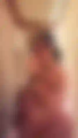 Nuda sotto la doccia che gioca con il suo vibratore.