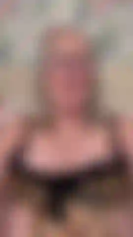 Flashing the boobs